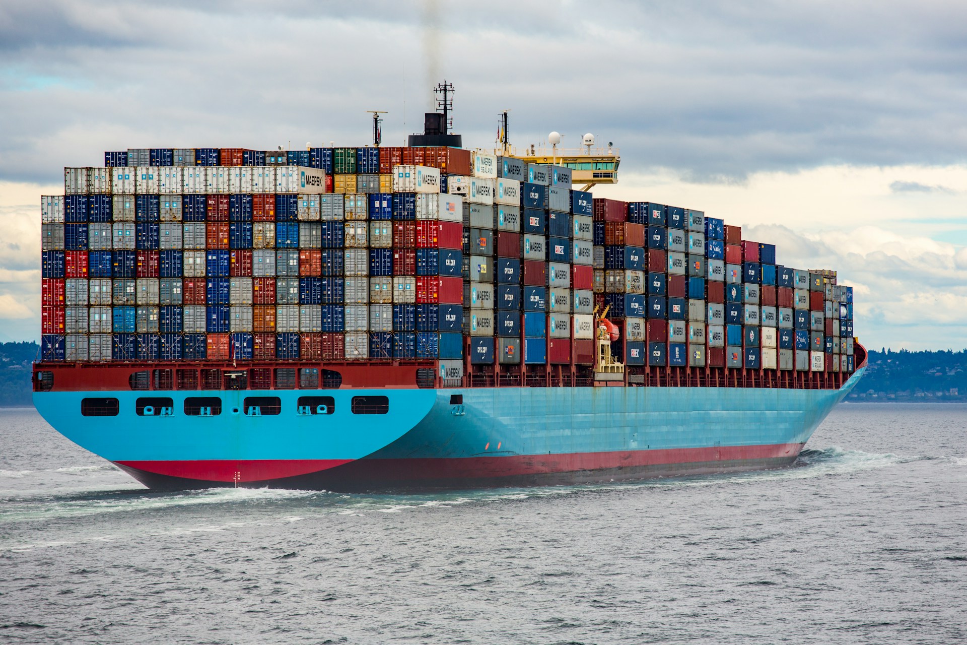 7 Challenges in Shipping Management & How to Solve Them